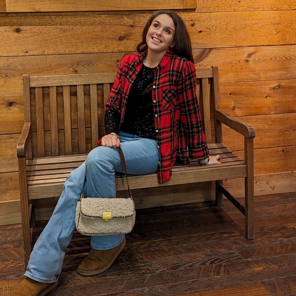 Meet your Posher, Stephanie - Picture 3 of 12